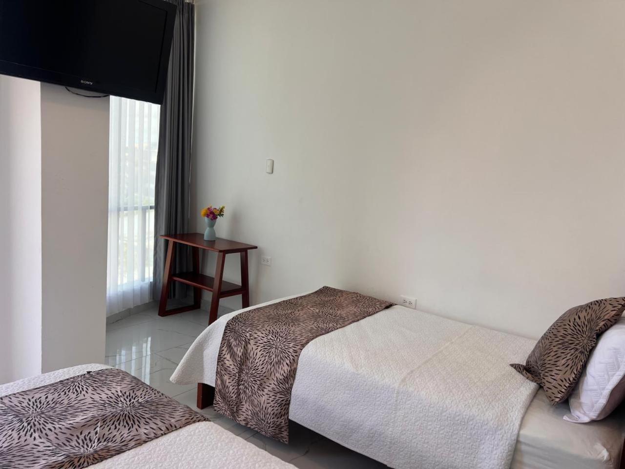 Hostal Carliza Puerto Ayora  Εξωτερικό φωτογραφία