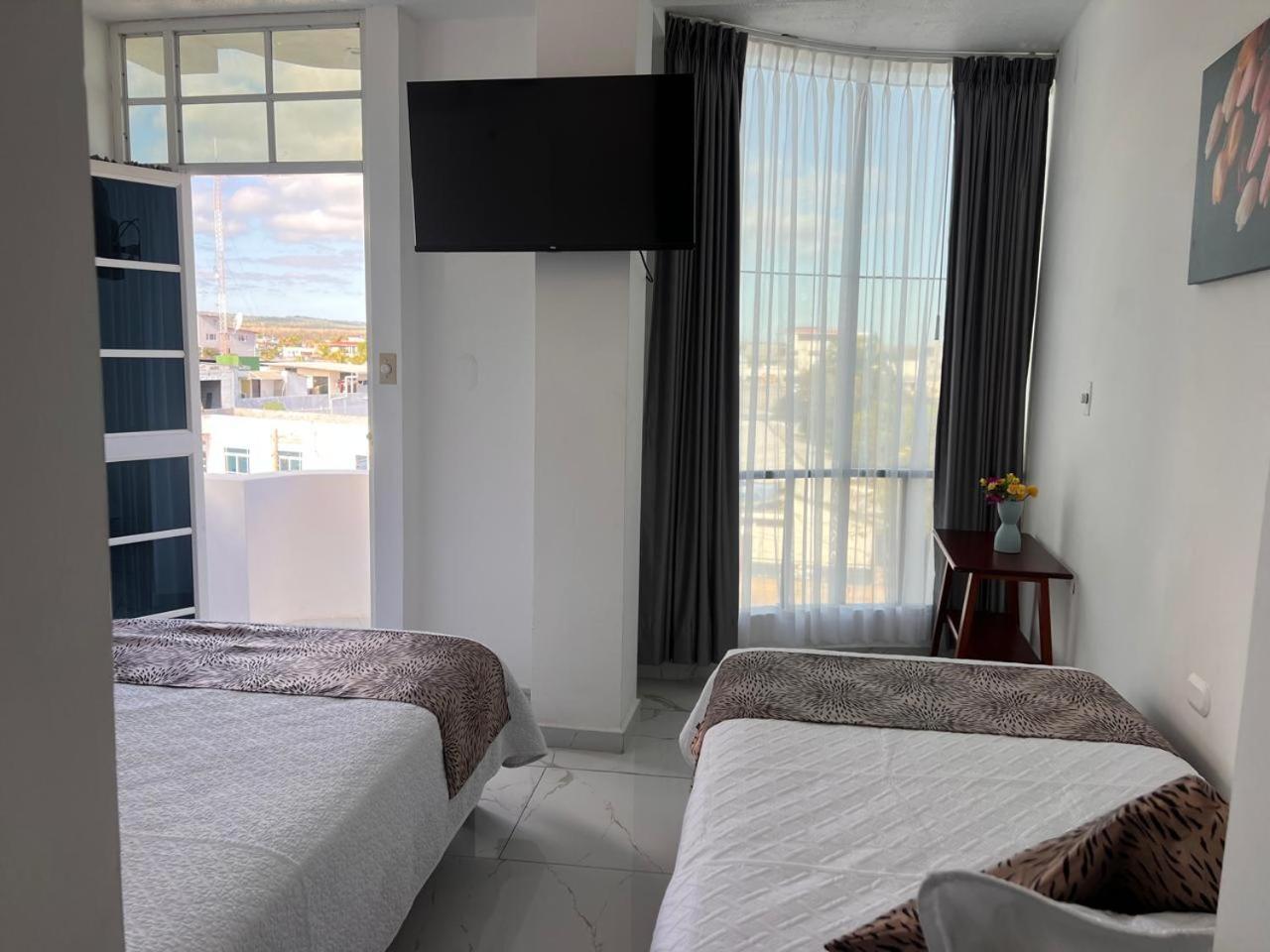 Hostal Carliza Puerto Ayora  Εξωτερικό φωτογραφία