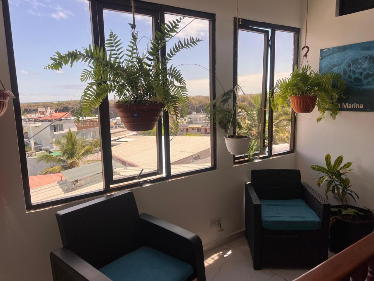Hostal Carliza Puerto Ayora  Εξωτερικό φωτογραφία