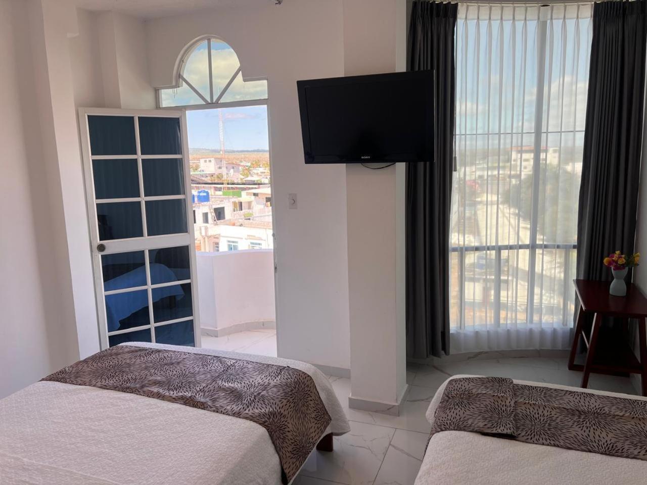 Hostal Carliza Puerto Ayora  Εξωτερικό φωτογραφία